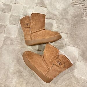 UGG Australia Baby Keelan Boots Chestnut size 2/3